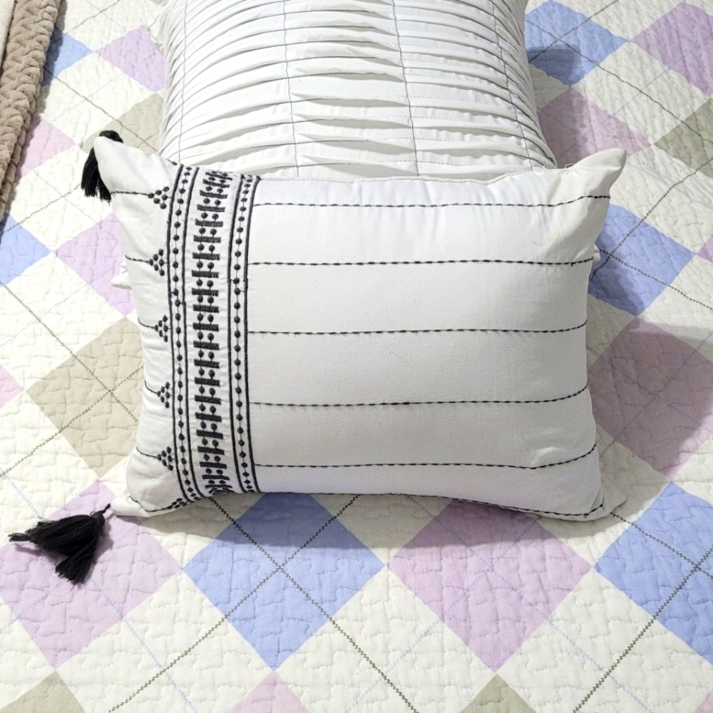 Decorative cushion